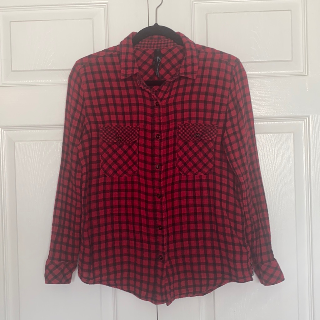 Seven7 Buffalo Plaid Button Down Shirt In A Size Small